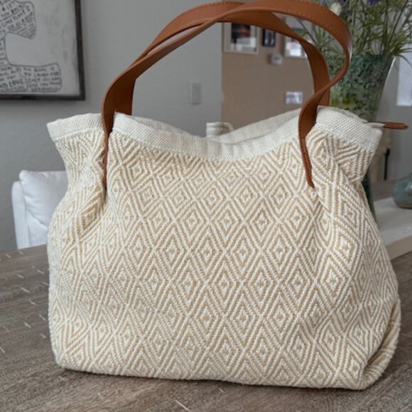 Jen & Co Diamond Woven Tote - EUC - Picture 2 of 12